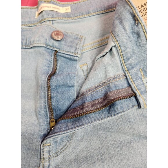 Levi's Women's Bermuda Shorts  Size 14/W32 blue Mid Rise Hypersoft Stretch (27) - Picture 6 of 7